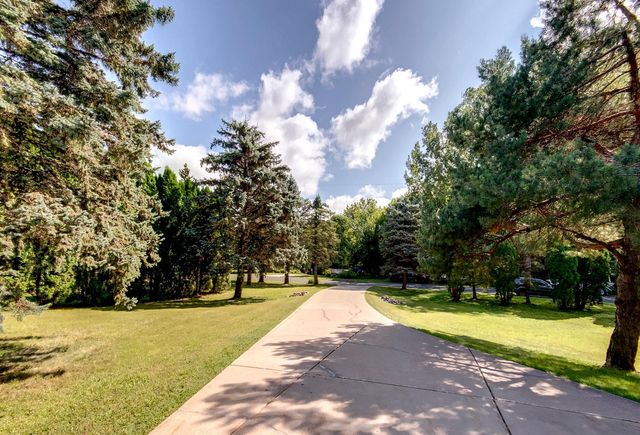 22710 Pinto Lane, Lakeville, MN 55044