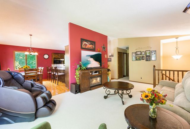 22710 Pinto Lane, Lakeville, MN 55044