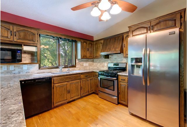 22710 Pinto Lane, Lakeville, MN 55044