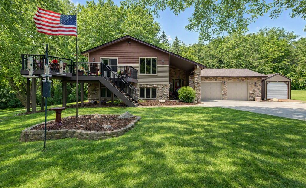 22710 Pinto Lane, Lakeville, MN 55044