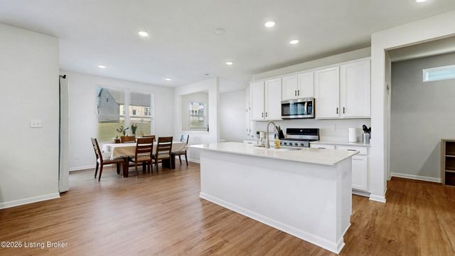 13107 Harpy Eagle Ct, Louisville, KY 40245