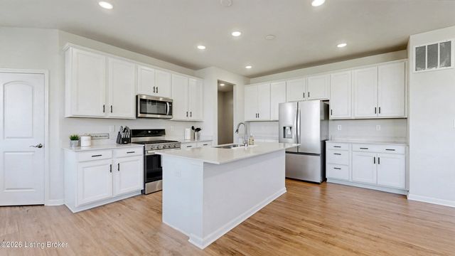 13107 Harpy Eagle Ct, Louisville, KY 40245