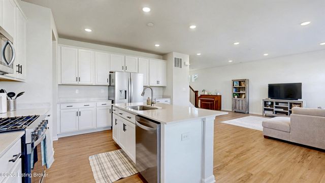 13107 Harpy Eagle Ct, Louisville, KY 40245