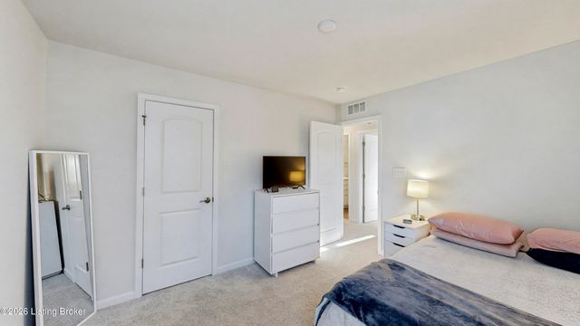 13107 Harpy Eagle Ct, Louisville, KY 40245