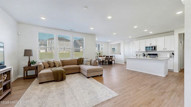 13107 Harpy Eagle Ct, Louisville, KY 40245