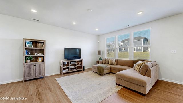 13107 Harpy Eagle Ct, Louisville, KY 40245