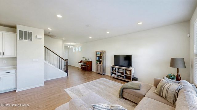 13107 Harpy Eagle Ct, Louisville, KY 40245