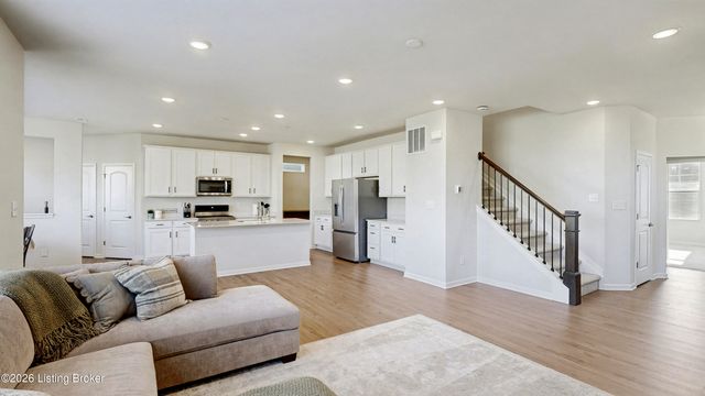 13107 Harpy Eagle Ct, Louisville, KY 40245