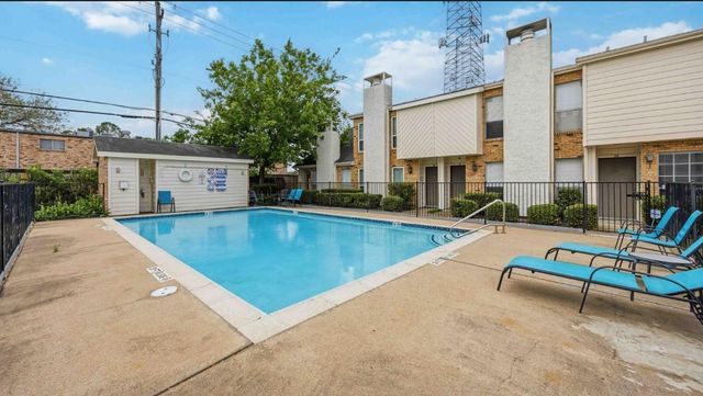 3303 W Greenridge Drive 38, Houston, TX 77057