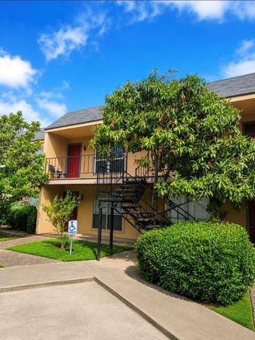 3303 W Greenridge Drive 38, Houston, TX 77057