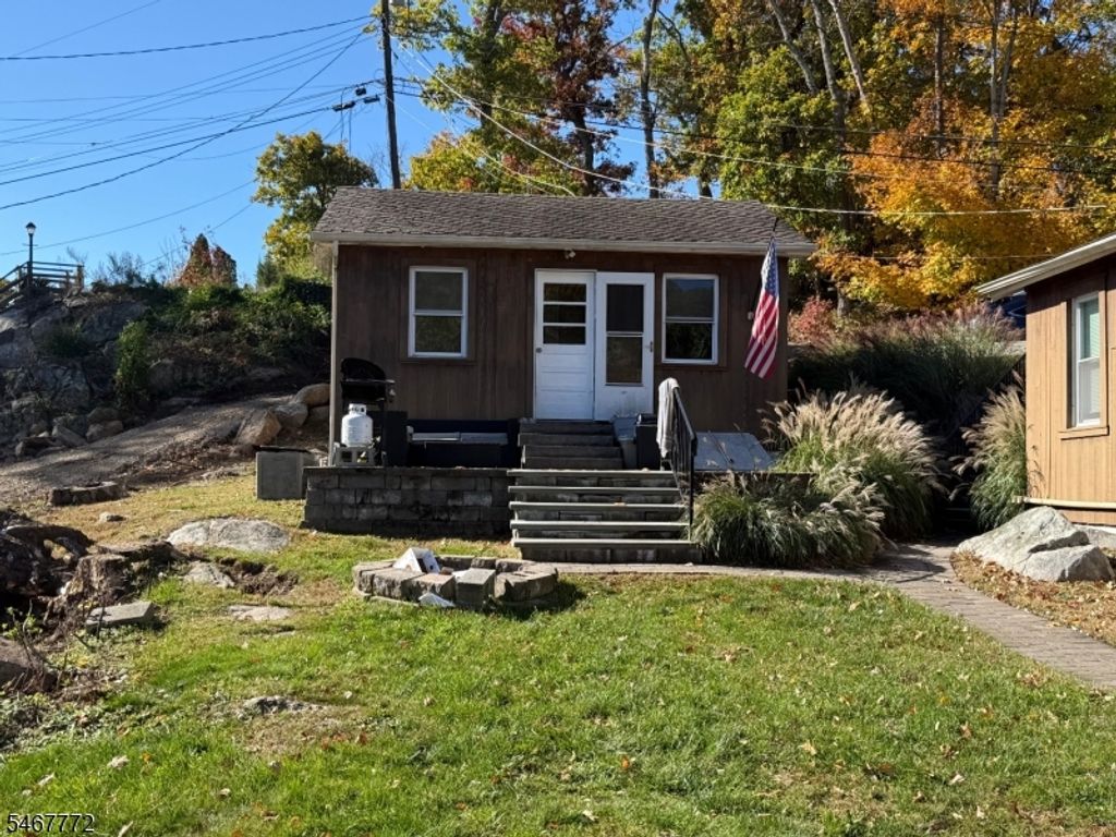 8 Hilltop Rd, Hopatcong Boro, NJ 07821 — photo 2