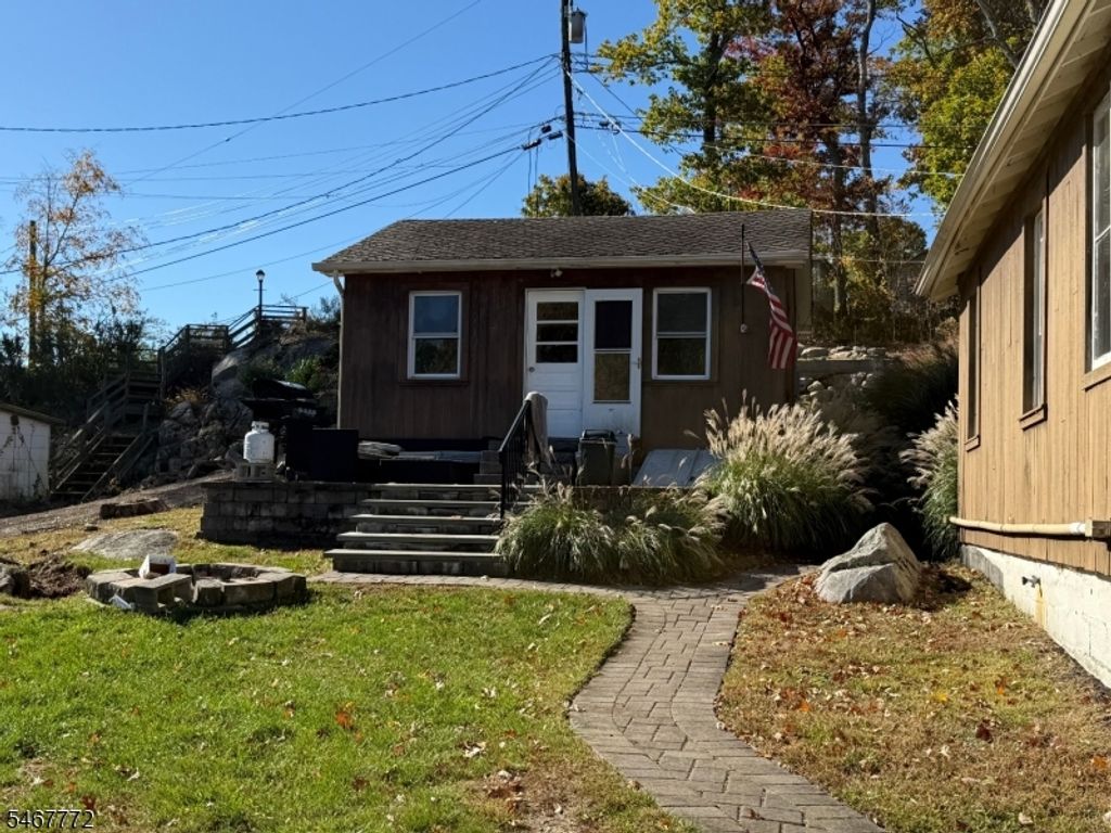 8 Hilltop Rd, Hopatcong Boro, NJ 07821 — photo 3