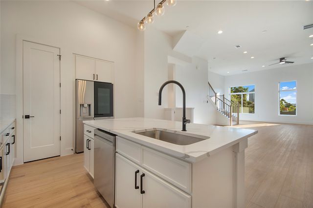 2203 Hondo Avenue 105, Dallas, TX 75219