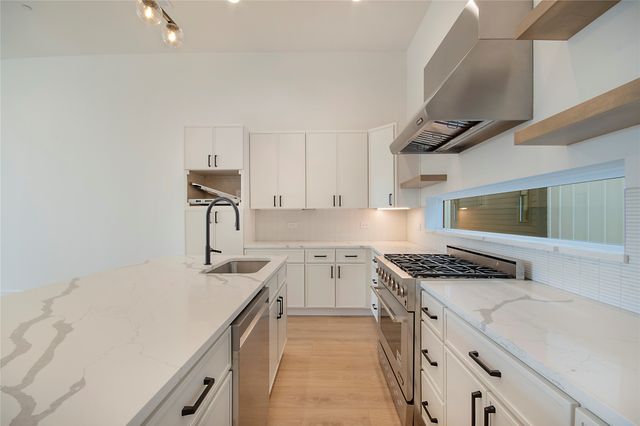 2203 Hondo Avenue 105, Dallas, TX 75219