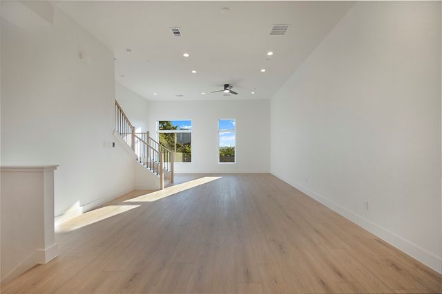 2203 Hondo Avenue 105, Dallas, TX 75219