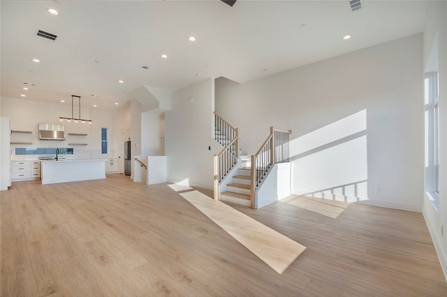 2203 Hondo Avenue 105, Dallas, TX 75219