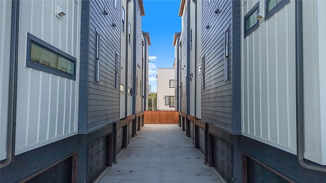 2203 Hondo Avenue 105, Dallas, TX 75219