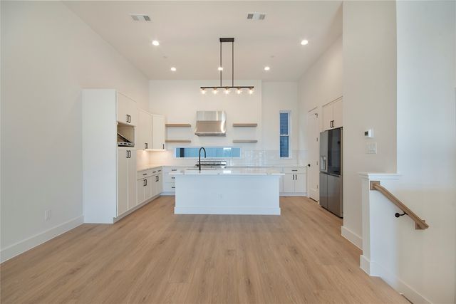 2203 Hondo Avenue 105, Dallas, TX 75219