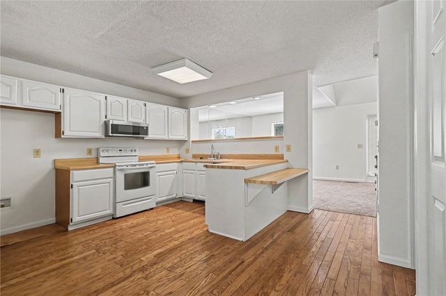 101 Fairway Oaks Lane E, Easley, SC 29642