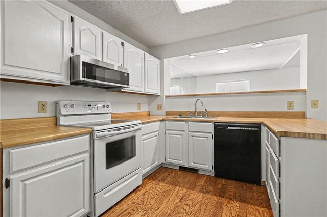 101 Fairway Oaks Lane E, Easley, SC 29642