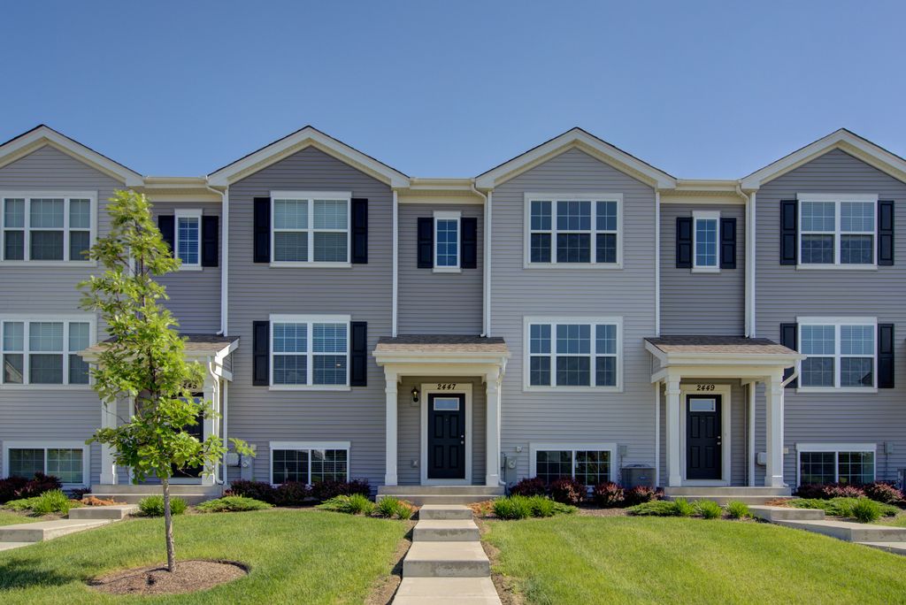 2447 Upland Road, Pingree Grove, IL 60140