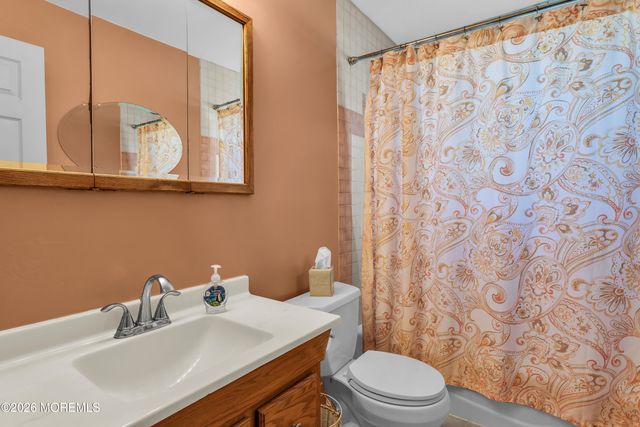 900 Cable Avenue, Beachwood, NJ 08722