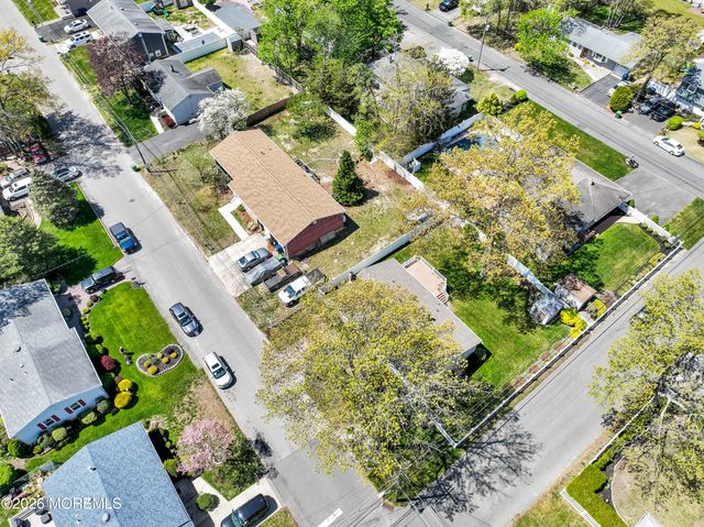 900 Cable Avenue, Beachwood, NJ 08722