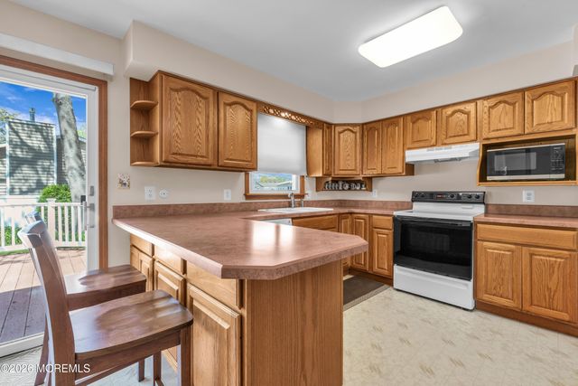 900 Cable Avenue, Beachwood, NJ 08722