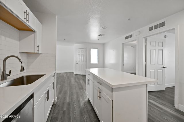 3065 N 67TH Avenue 215, Phoenix, AZ 85033