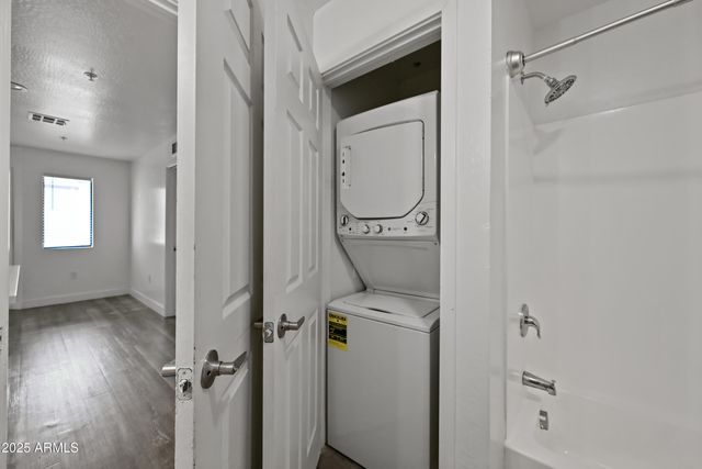 3065 N 67TH Avenue 215, Phoenix, AZ 85033