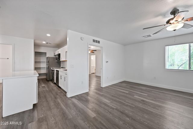 3065 N 67TH Avenue 215, Phoenix, AZ 85033