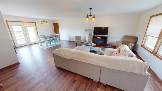 515 W 38th St, Wichita, KS 67204