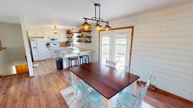 515 W 38th St, Wichita, KS 67204