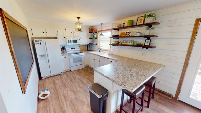 515 W 38th St, Wichita, KS 67204