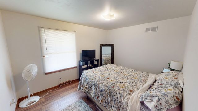 515 W 38th St, Wichita, KS 67204