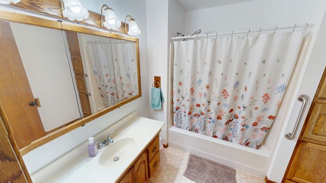 515 W 38th St, Wichita, KS 67204