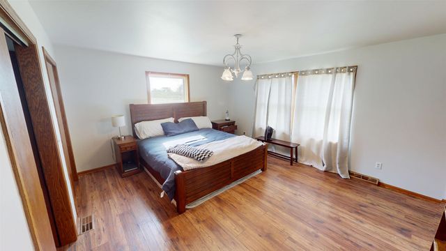 515 W 38th St, Wichita, KS 67204