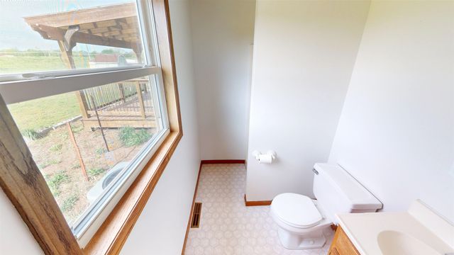 515 W 38th St, Wichita, KS 67204