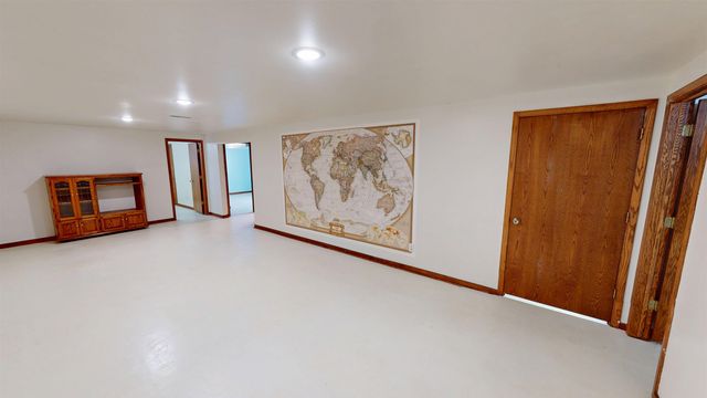 515 W 38th St, Wichita, KS 67204