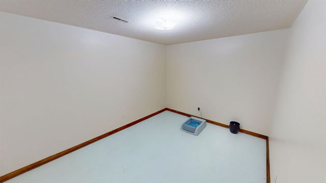 515 W 38th St, Wichita, KS 67204