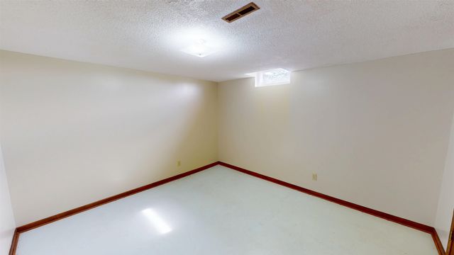 515 W 38th St, Wichita, KS 67204