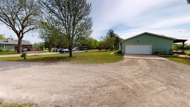 515 W 38th St, Wichita, KS 67204