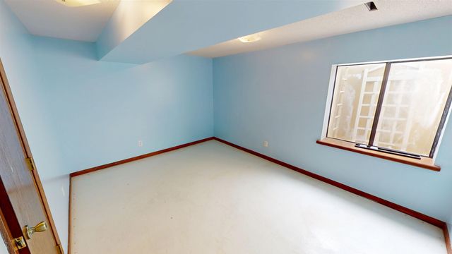 515 W 38th St, Wichita, KS 67204