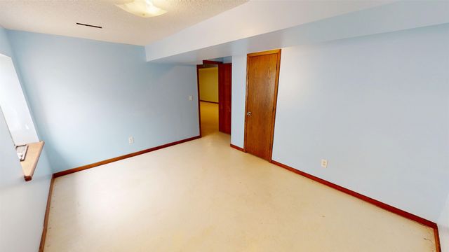 515 W 38th St, Wichita, KS 67204