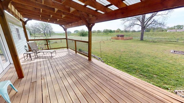 515 W 38th St, Wichita, KS 67204