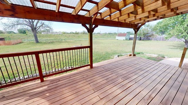 515 W 38th St, Wichita, KS 67204