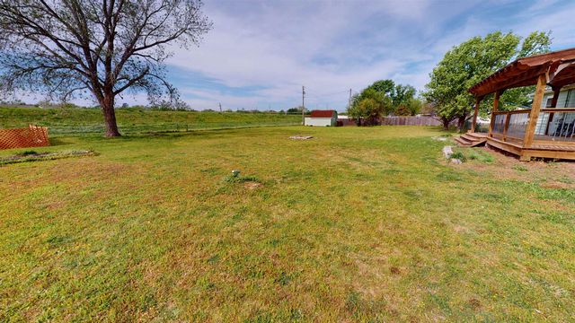 515 W 38th St, Wichita, KS 67204