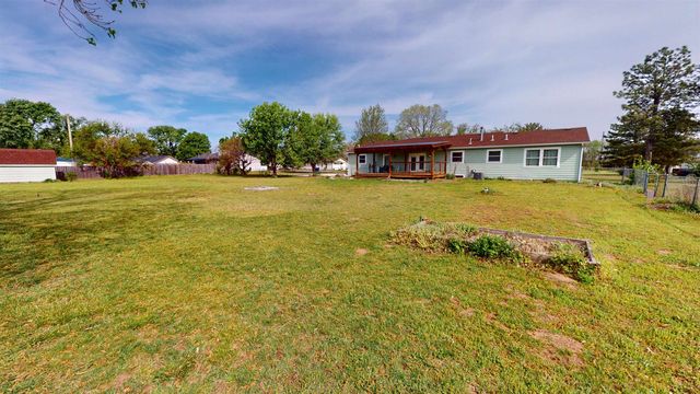 515 W 38th St, Wichita, KS 67204