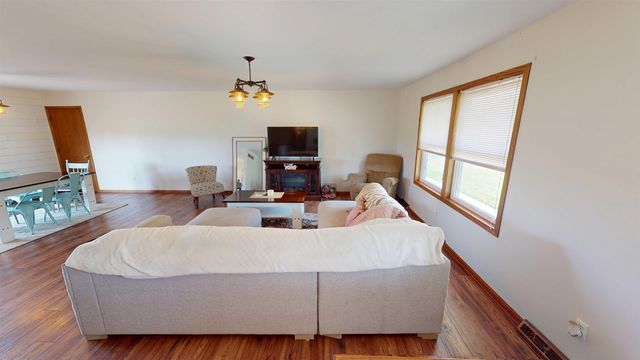 515 W 38th St, Wichita, KS 67204