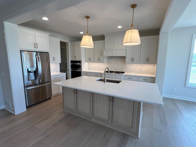 18300 104th Avenue N, Maple Grove, MN 55311